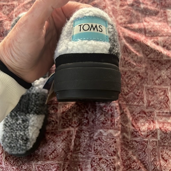 Toms W 8 Warm Alpargate Lug Faux Shearling  Plaid NWT - Picture 3 of 5